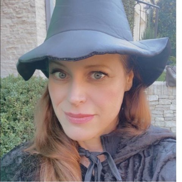 Meet your Posher, Jennifer - Picture 1 of 1